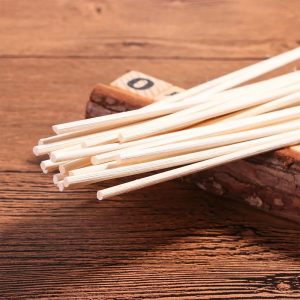 Bước 2: Chuẩn bị que cắm khuếch tán tinh dầu